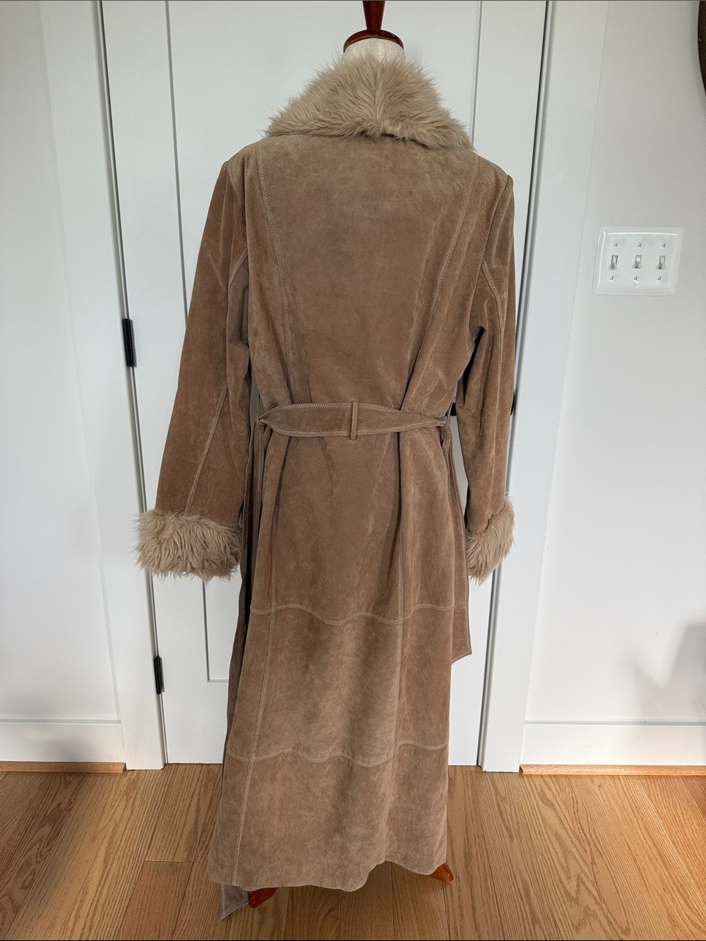 Vintage suede maxi coat with fur collar - Picture 2 of 9